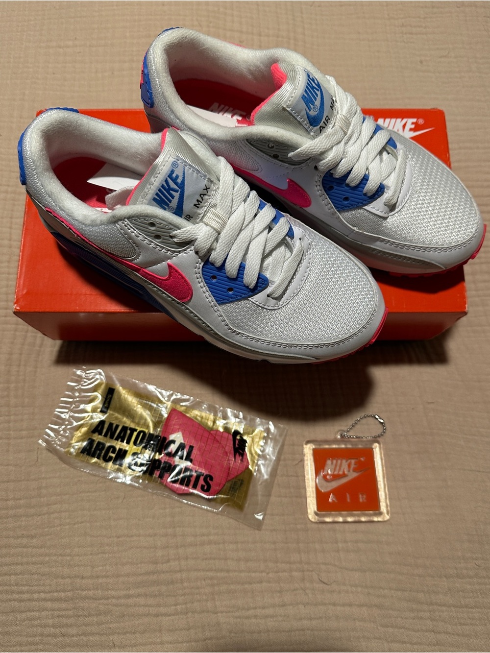 NIKE Air Max 90 Hot Coral Sneakers Running Shoes White Pink Coral Athletic Sz. 6